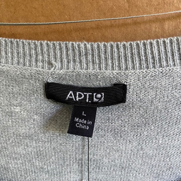 Apt. 9 Size Large Gray Sweater with Dog - Picture 6 of 7